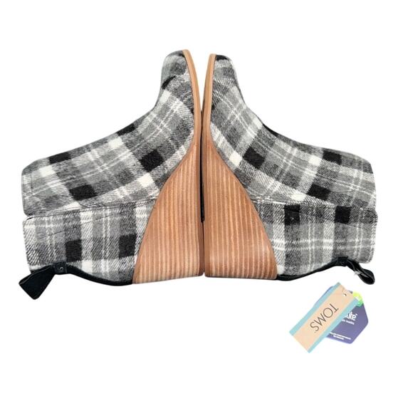 NEW TOMS CLARE BOOTS Flannel Plaid Ankle Booties Black Gray Sz 8 - Picture 10 of 12